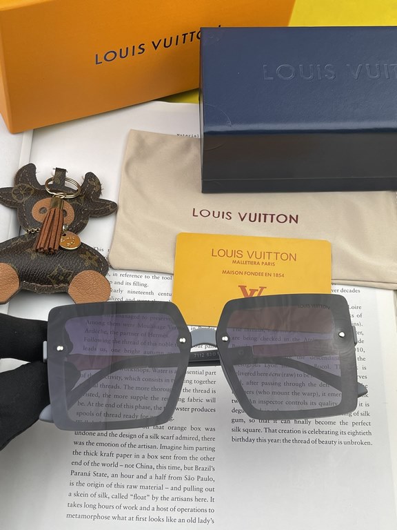 [TR Polarized Series] lv large frame sunglasses sunglasses classic box design, do not pick face type, whether with a coat or dress are very temperament polarized lenses to prevent ultraviolet Model Model L2711