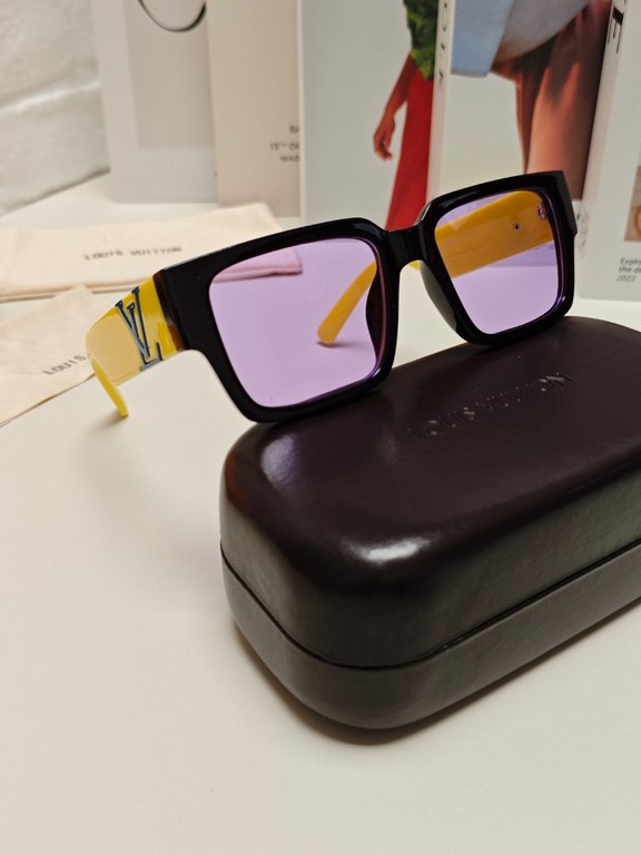 LV Louis Vuitton new sunglasses retro personality avant-garde sunglasses model model high quality plate high quality box