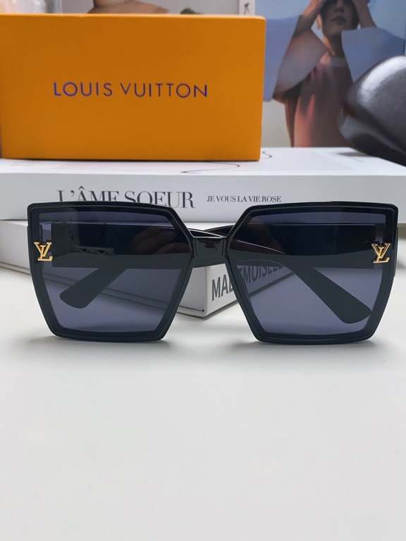 Lv Louis Vuitton 2024 latest fashion sunglasses ladies square thin retro net red sunscreen new senior sense of star street shooting sunglasses personalized with diamond Logo