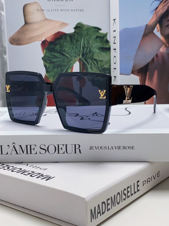 Lv Louis Vuitton 2024 latest fashion sunglasses ladies square thin retro net red sunscreen new senior sense of star street shooting sunglasses personalized with diamond Logo