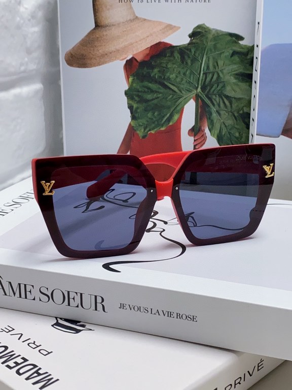 LV Louis Vuitton sunglasses Women's sunglasses   good-looking on the face super atmosphere show face small, small full print will not have the feeling of rustic thugs, men and women can take, the