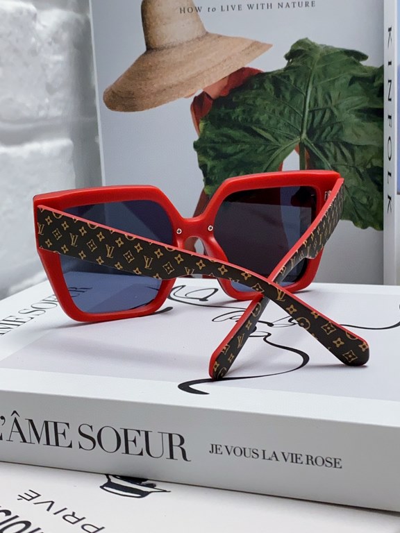 LV Louis Vuitton sunglasses Women's sunglasses   good-looking on the face super atmosphere show face small, small full print will not have the feeling of rustic thugs, men and women can take, the