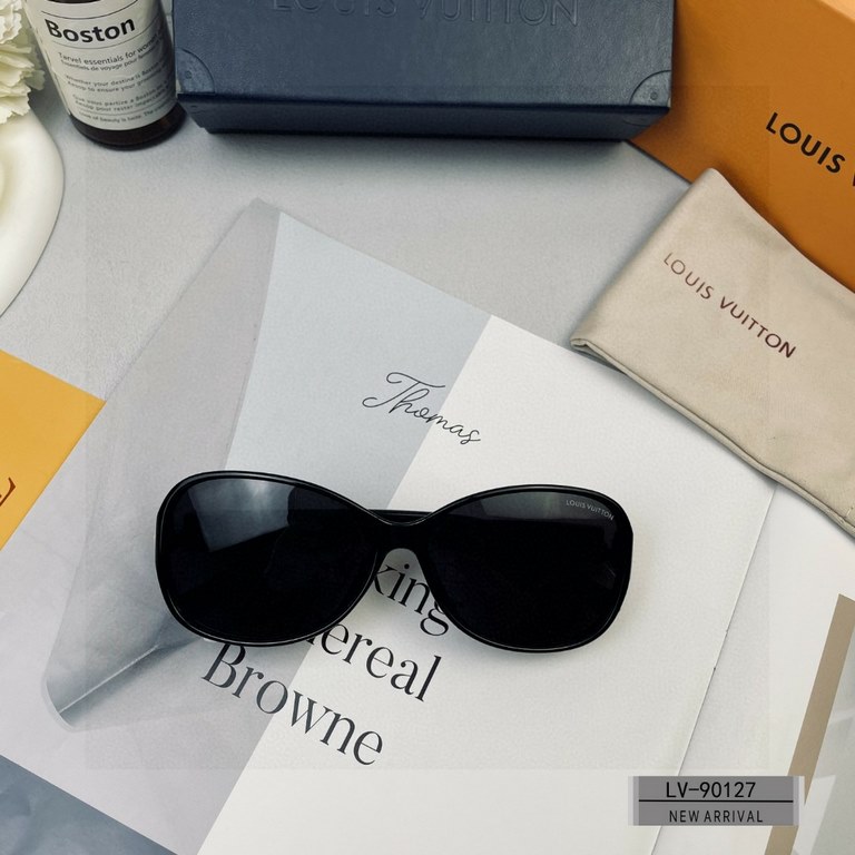 . [Louis Vuitton France-LV]. . [Polaroid Resin HD Lenses] . [PC frames are lightweight and comfortable to wear] . [size 61-17-142, ] . [   models of sunglasses to reduce the burden of glare, blocking harmful light radiat