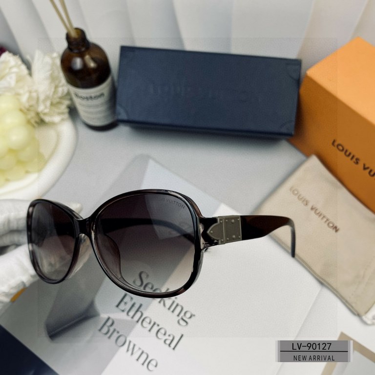 . [Louis Vuitton France-LV]. . [Polaroid Resin HD Lenses] . [PC frames are lightweight and comfortable to wear] . [size 61-17-142, ] . [   models of sunglasses to reduce the burden of glare, blocking harmful light radiat