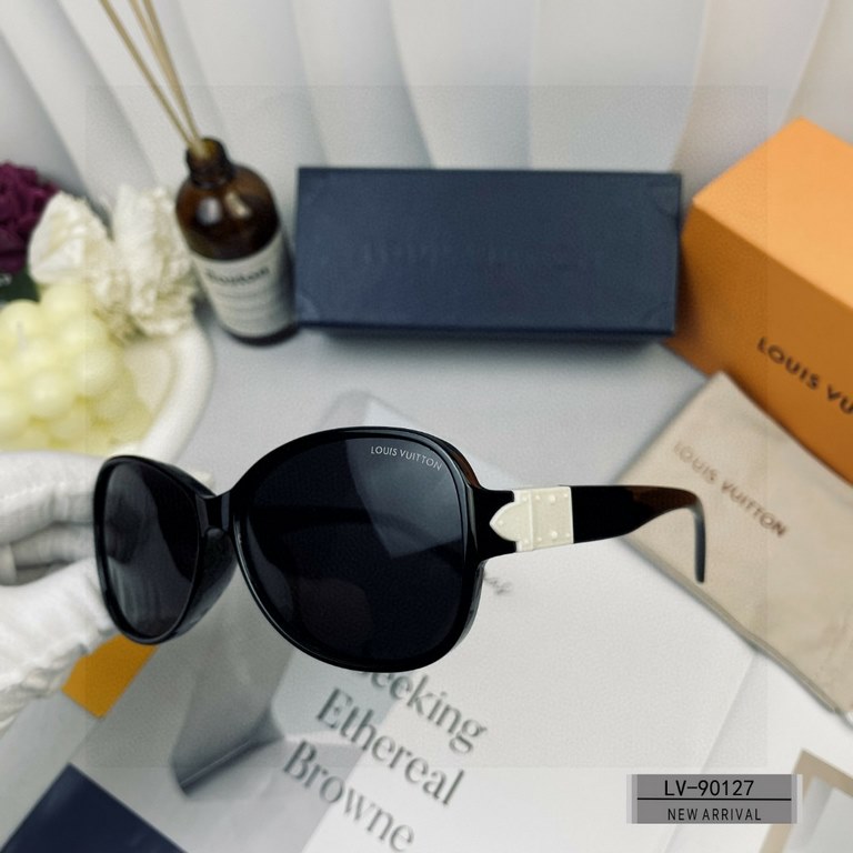 . [Louis Vuitton France-LV]. . [Polaroid Resin HD Lenses] . [PC frames are lightweight and comfortable to wear] . [size 61-17-142, ] . [   models of sunglasses to reduce the burden of glare, blocking harmful light radiat