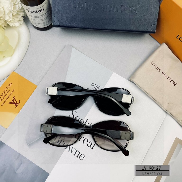 . [Louis Vuitton France-LV]. . [Polaroid Resin HD Lenses] . [PC frames are lightweight and comfortable to wear] . [size 61-17-142, ] . [   models of sunglasses to reduce the burden of glare, blocking harmful light radiat