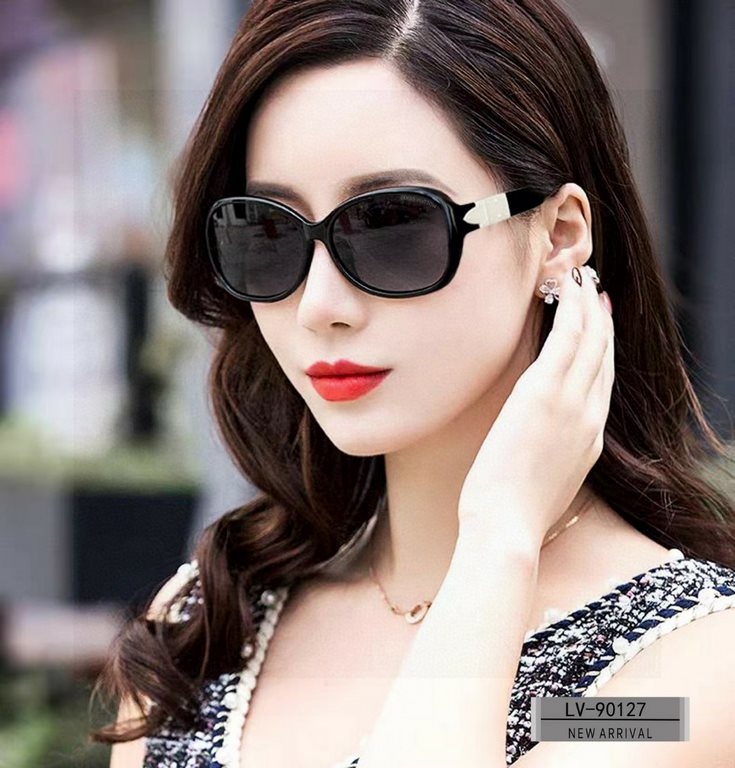 . [Louis Vuitton France-LV]. . [Polaroid Resin HD Lenses] . [PC frames are lightweight and comfortable to wear] . [size 61-17-142, ] . [   models of sunglasses to reduce the burden of glare, blocking harmful light radiat