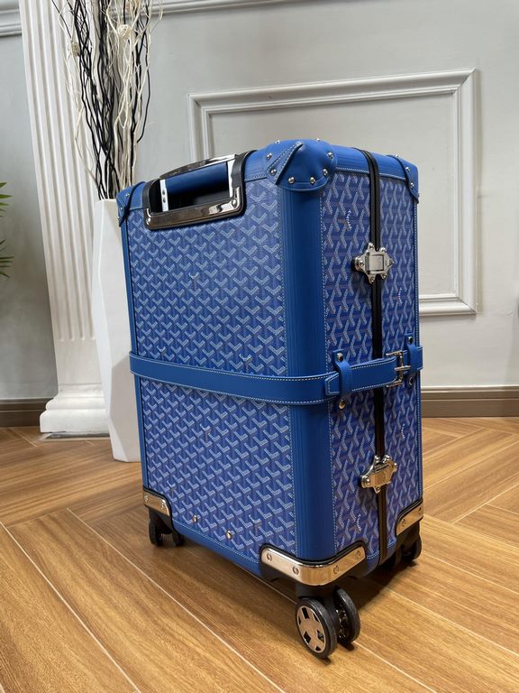 goyard has always been committed to the classic heritage of travel products. This boarding box is also the classic work of goyard. It is also the highest peak of retro sophistication, which can feel the exquisite workman