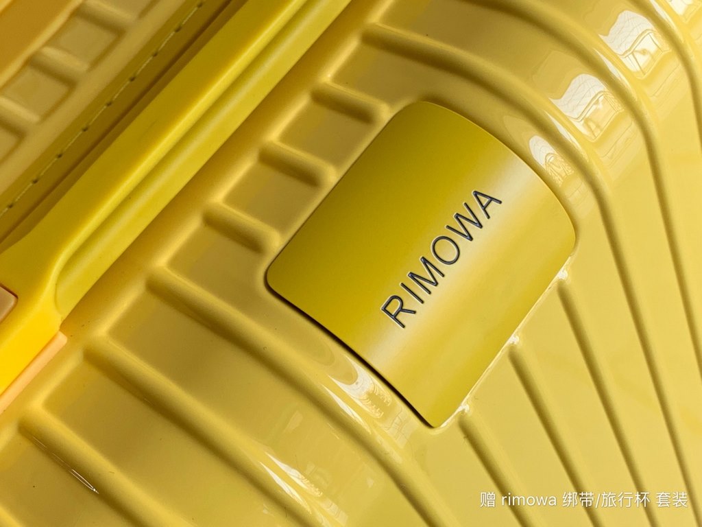 Rimowa Trolley caseluggageUltra-light pc zipper case, must get the same high value trolley case of YiYiChixi! Rimowa Essential new color collection! When you're young, you need to look good to travel!  Free Rimowa StrapM