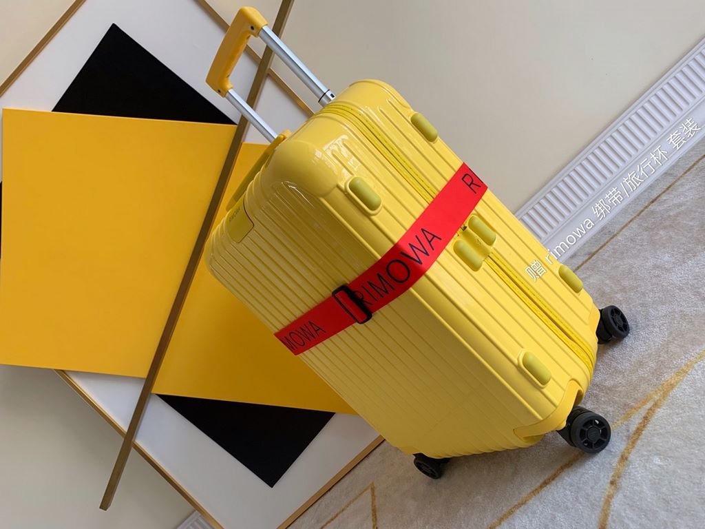 Rimowa Trolley caseluggageUltra-light pc zipper case, must get the same high value trolley case of YiYiChixi! Rimowa Essential new color collection! When you're young, you need to look good to travel!  Free Rimowa StrapM