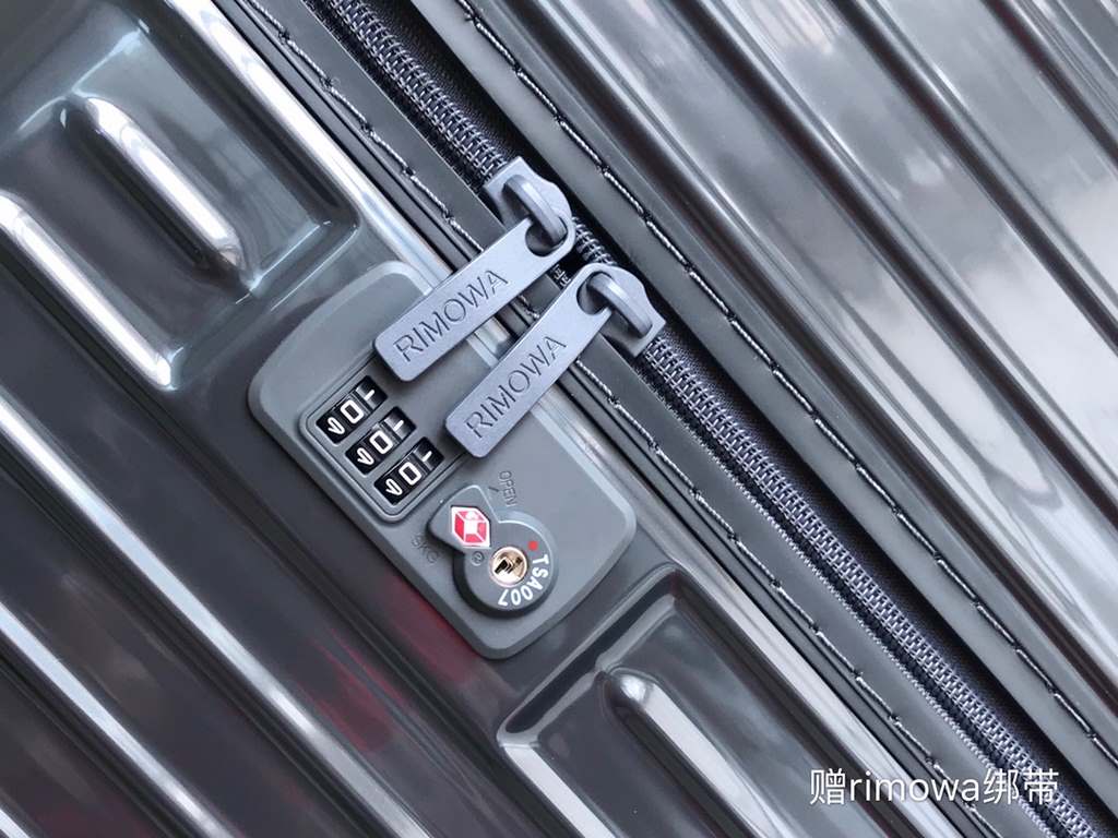 Rimowa Luggage  Luggage[PC zipper case] Must get the same high-color suitcase of Yi Yi Qianxi! New color series! Recently it is really a fire ah   meta full of Rimowa essential trunk plus series, the little name of the s