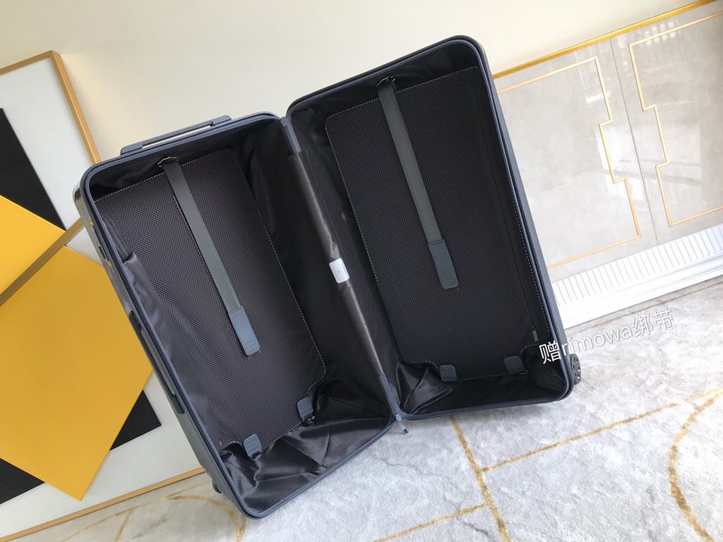 Rimowa Luggage  Luggage[PC zipper case] Must get the same high-color suitcase of Yi Yi Qianxi! New color series! Recently it is really a fire ah   meta full of Rimowa essential trunk plus series, the little name of the s