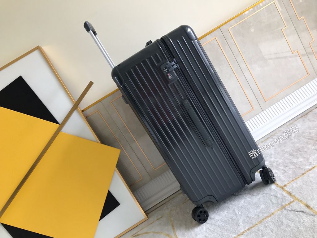 Rimowa Luggage  Luggage[PC zipper case] Must get the same high-color suitcase of Yi Yi Qianxi! New color series! Recently it is really a fire ah   meta full of Rimowa essential trunk plus series, the little name of the s