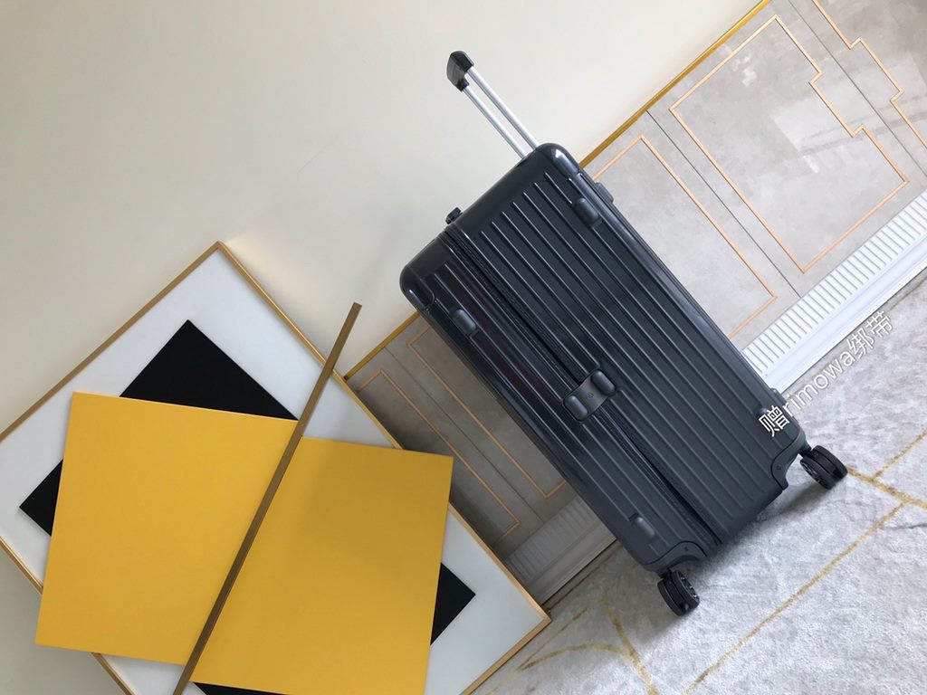 Rimowa Luggage  Luggage[PC zipper case] Must get the same high-color suitcase of Yi Yi Qianxi! New color series! Recently it is really a fire ah   meta full of Rimowa essential trunk plus series, the little name of the s