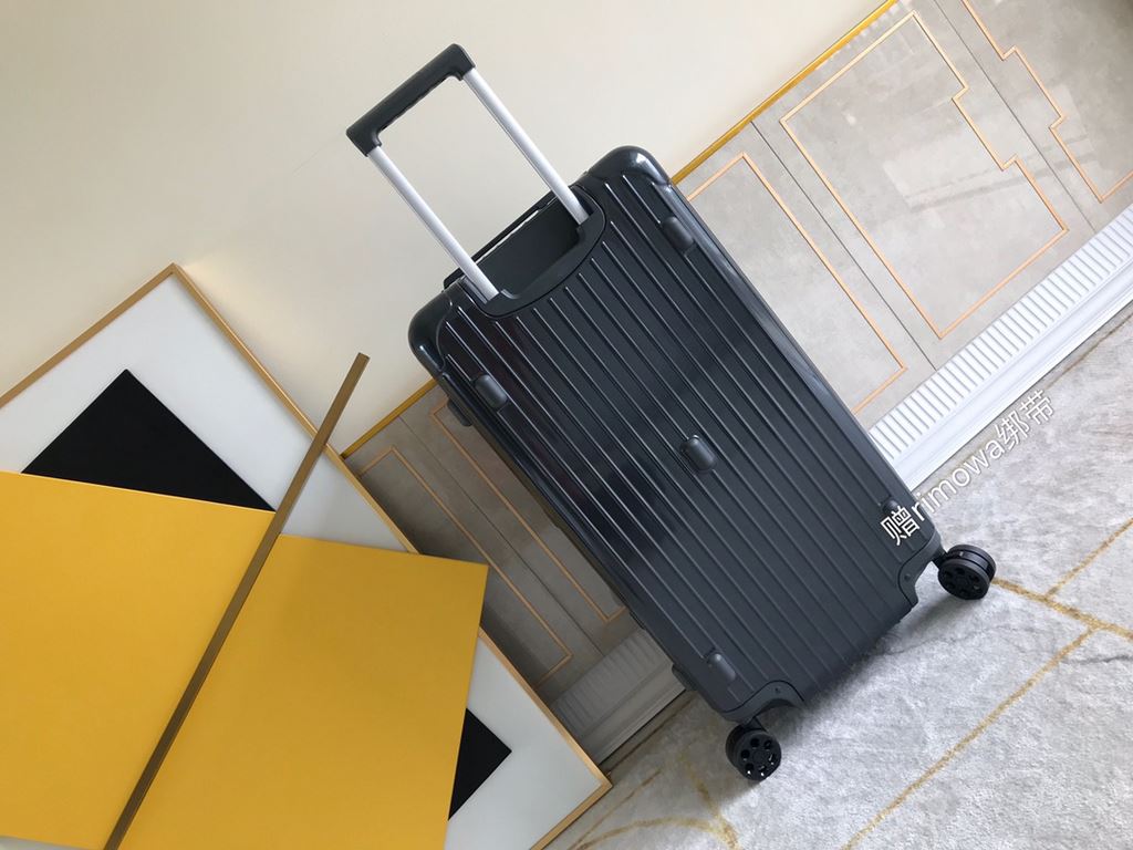 Rimowa Luggage  Luggage[PC zipper case] Must get the same high-color suitcase of Yi Yi Qianxi! New color series! Recently it is really a fire ah   meta full of Rimowa essential trunk plus series, the little name of the s