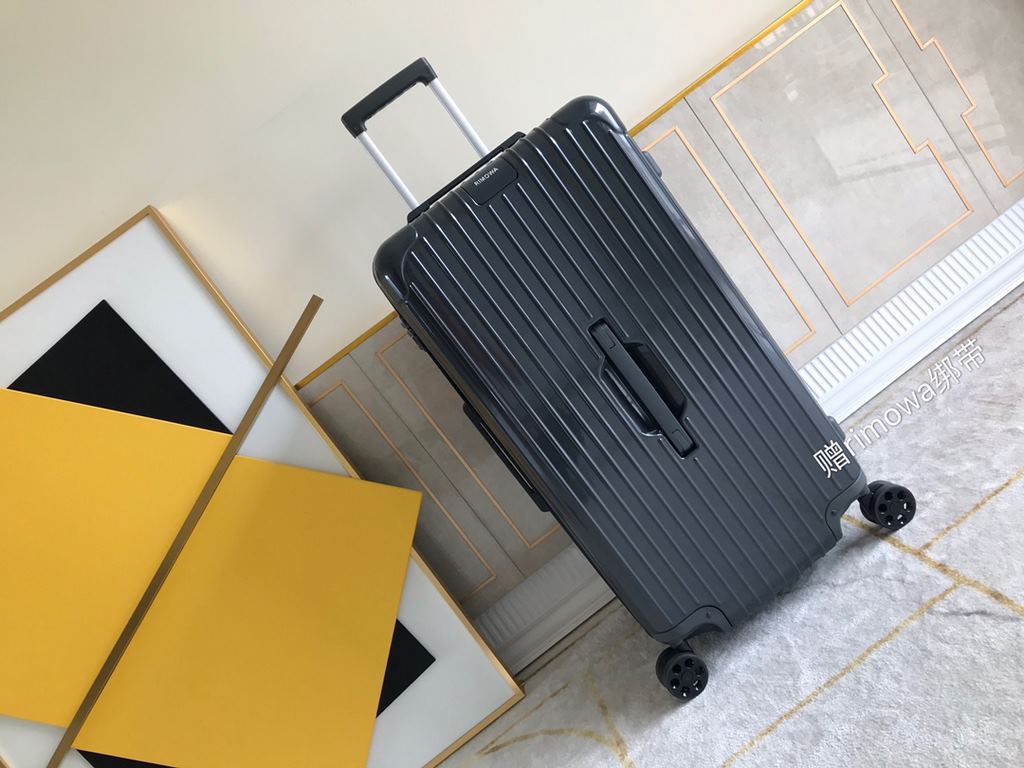 Rimowa Luggage  Luggage[PC zipper case] Must get the same high-color suitcase of Yi Yi Qianxi! New color series! Recently it is really a fire ah   meta full of Rimowa essential trunk plus series, the little name of the s