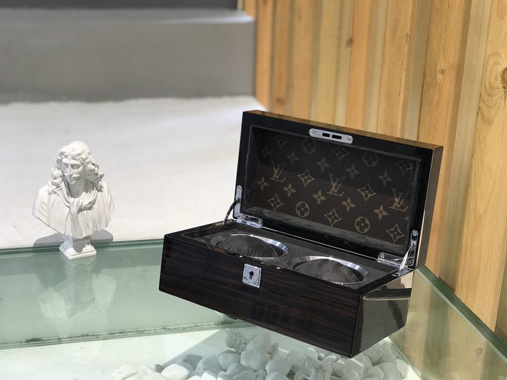 #New Product First2 Compartment Lid Solid Wooden Watch Box Multifunctional carefully developed and uniquely crafted.#Exclusive customized background #(Impeccable)  Size  2413.51Weight ：1.4kg