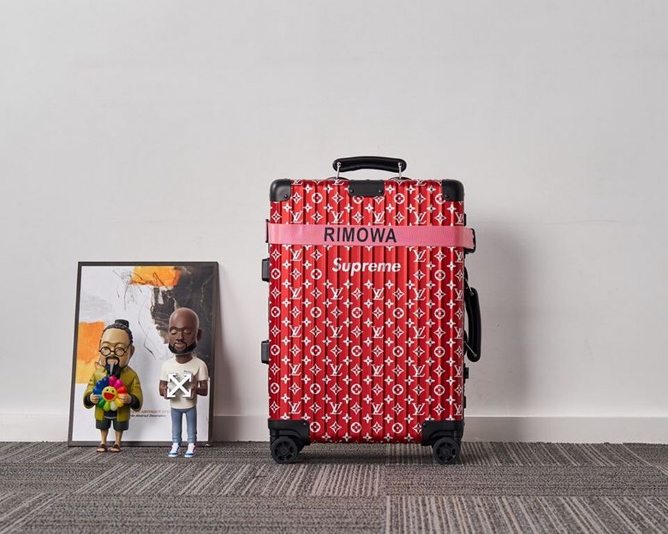 Actual video The strongest co-branding in history Exclusive Limited LV X Supreme X Rimowa, the strongest co-branding in history Exclusive Limited LV X Supreme X Rimowa Only for sale Counter size 2 inch 26 inch, aluminum 