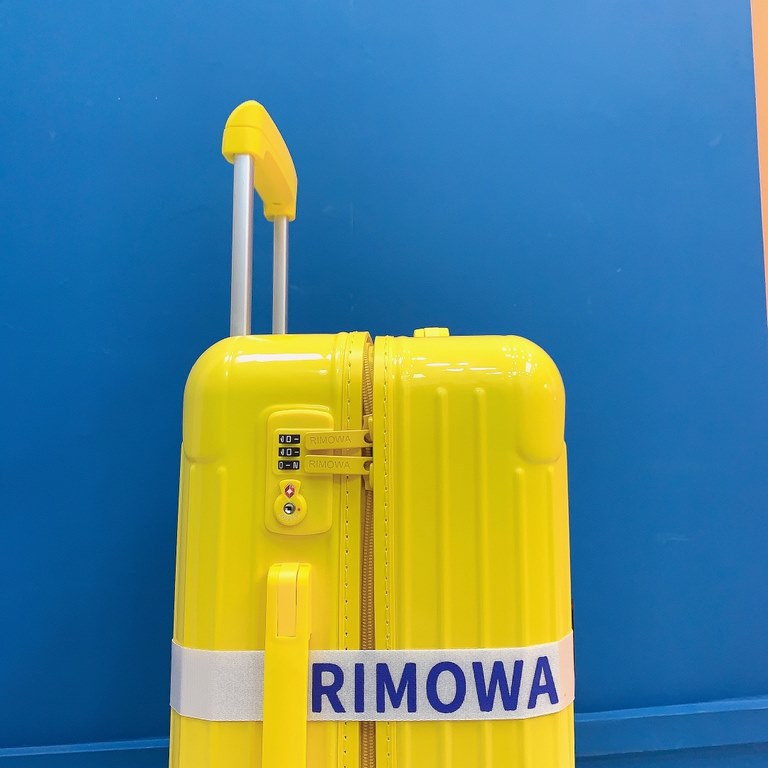 【Oilfield Gold】  Oilfield Gold color is inspired by the infinite fields of rapeseed flowers under the bright sun of Tuscany, which are golden and eye-catching.RIMOW@Silmova new color suitcase, YiYangQianXi same Essential