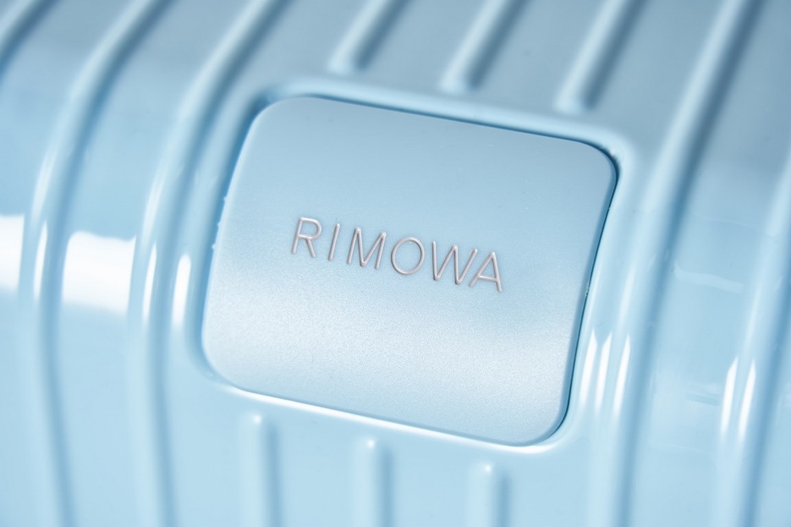 Item number 058, ultra-light pc, double rod series! The latest version of the counter, the head of the latest one-piece aluminum label, the wheels are also used in the counter with the latest rimowa graphic logo, which f