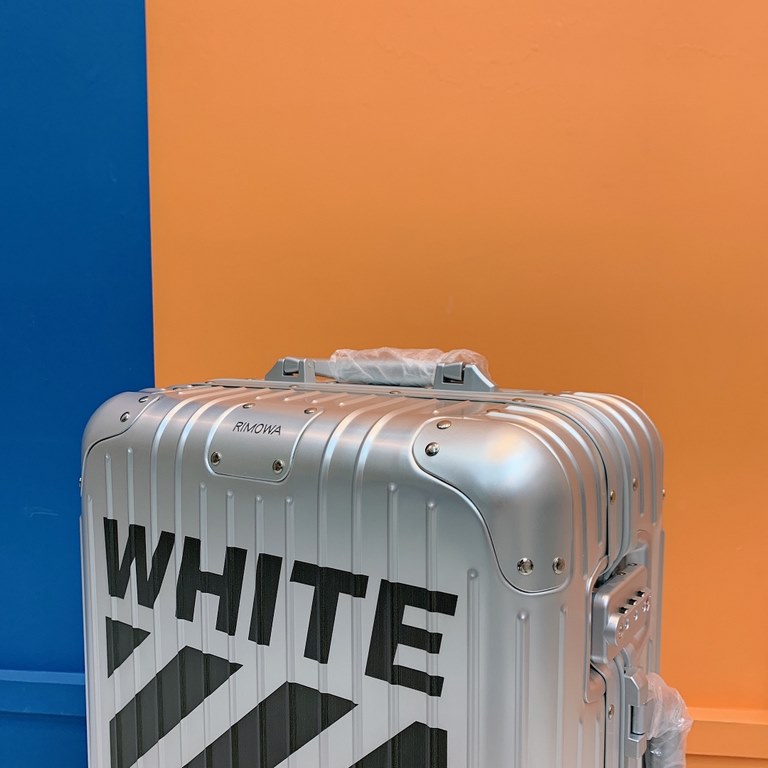 Original goodsMaterial Aluminum-Magnesium Alloy Original Price Four FiguresIMOWA X Off-White Co-BrandingMOWA and Off-White are back with another new collab!MOWA has announced that they will be releasing different designs