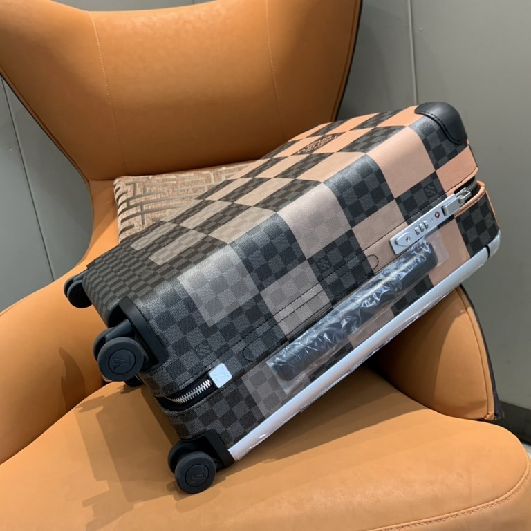 Tapping into the creative potential of the brand's classic Damier canvas, the new Horizon luggage features the Damier Graphite Giant pattern in varying shades of plaid in different sizes, with flexible dual wheels and a 