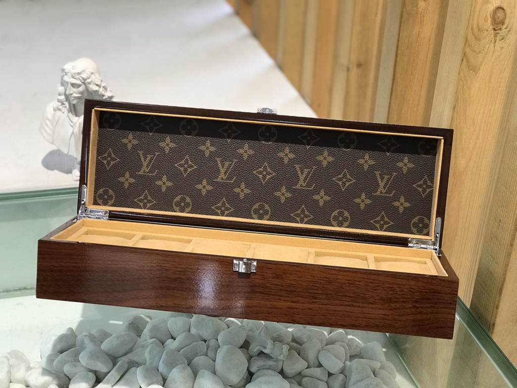 #New Product First Launch6 Compartment Lid Solid Wood Multifunctional Watch Box  Carefully developed and uniquely crafted.#Exclusive customized background #(Impeccable)  Size  37128.5Weight ：1.4kg