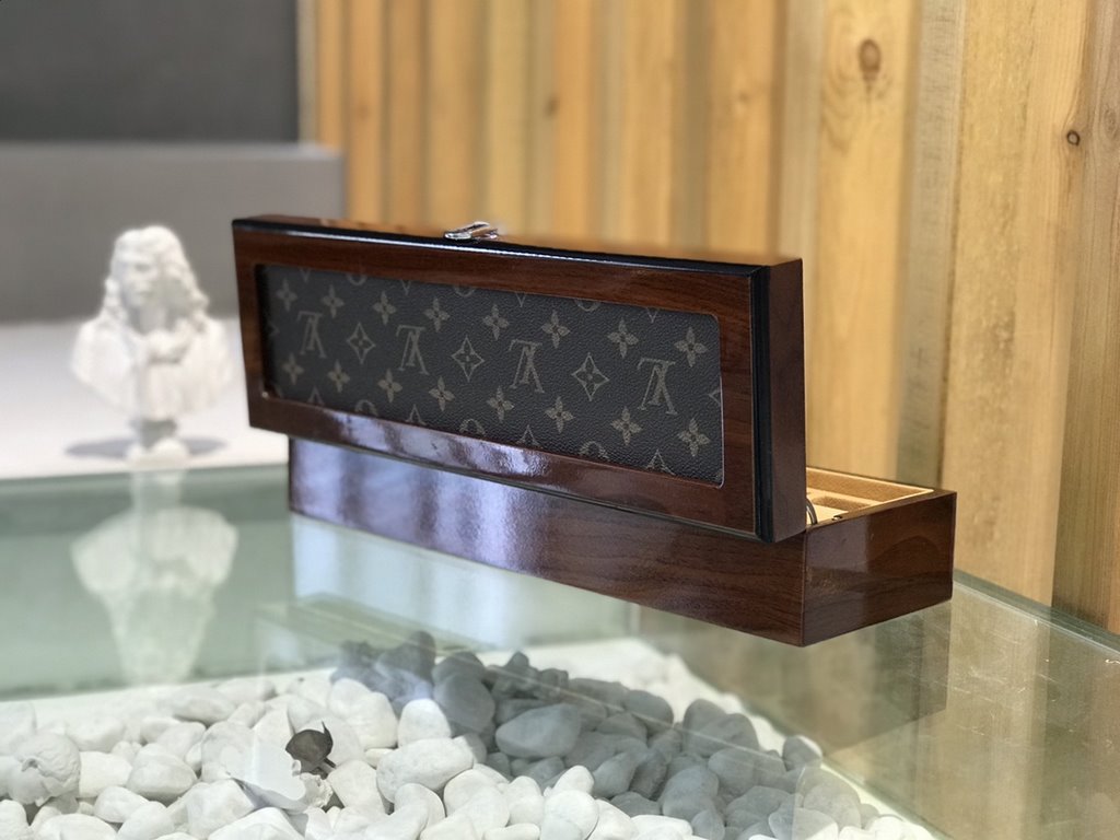 #New Product First Launch6 Compartment Lid Solid Wood Multifunctional Watch Box  Carefully developed and uniquely crafted.#Exclusive customized background #(Impeccable)  Size  37128.5Weight ：1.4kg