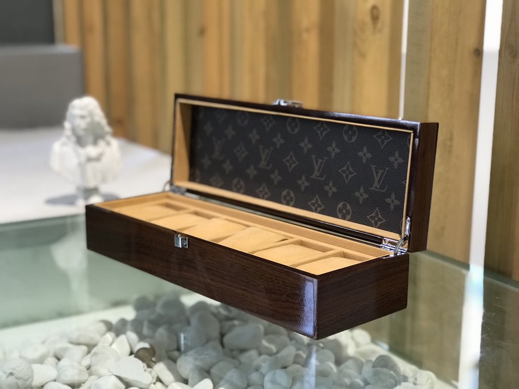 #New Product First Launch6 Compartment Lid Solid Wood Multifunctional Watch Box  Carefully developed and uniquely crafted.#Exclusive customized background #(Impeccable)  Size  37128.5Weight ：1.4kg