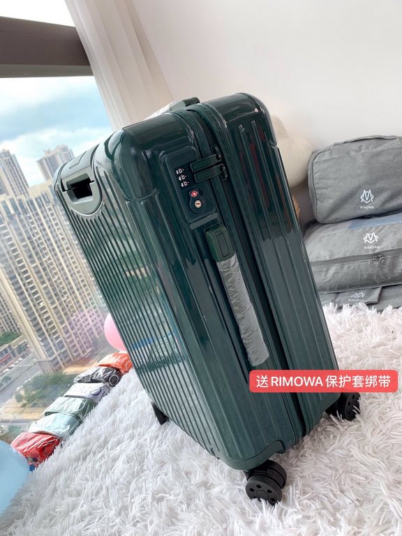 [Ink green] RIMOWA Zhimowa new color suitcase, easy to use the same Essential series, colorful, enjoy the journey. Using the national universal TSA customs lock, upgraded version of the simple logo fashion high-end, univ