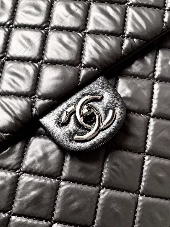 Chanel Chanel classic nylon fabric trolley case can also be handheld with    has been a large number of shipments of Oh, travel shopping must-have models, hurry to get down to it; purchased genuine hit molding, never a h