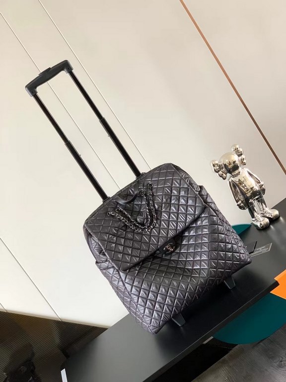 Chanel Chanel classic nylon fabric trolley case can also be handheld with    has been a large number of shipments of Oh, travel shopping must-have models, hurry to get down to it; purchased genuine hit molding, never a h