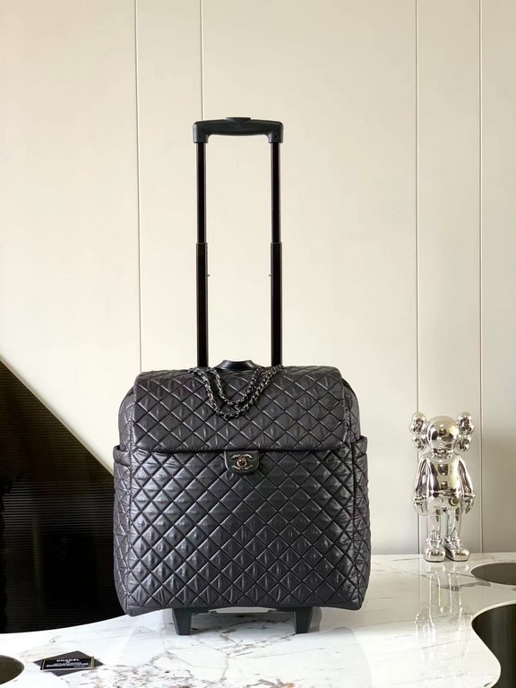 Chanel Chanel classic nylon fabric trolley case can also be handheld with    has been a large number of shipments of Oh, travel shopping must-have models, hurry to get down to it; purchased genuine hit molding, never a h