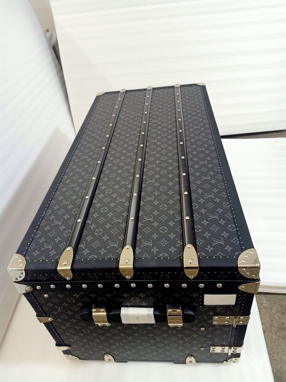 M4700SKMLouis Vuitton Double Open Black Flower,