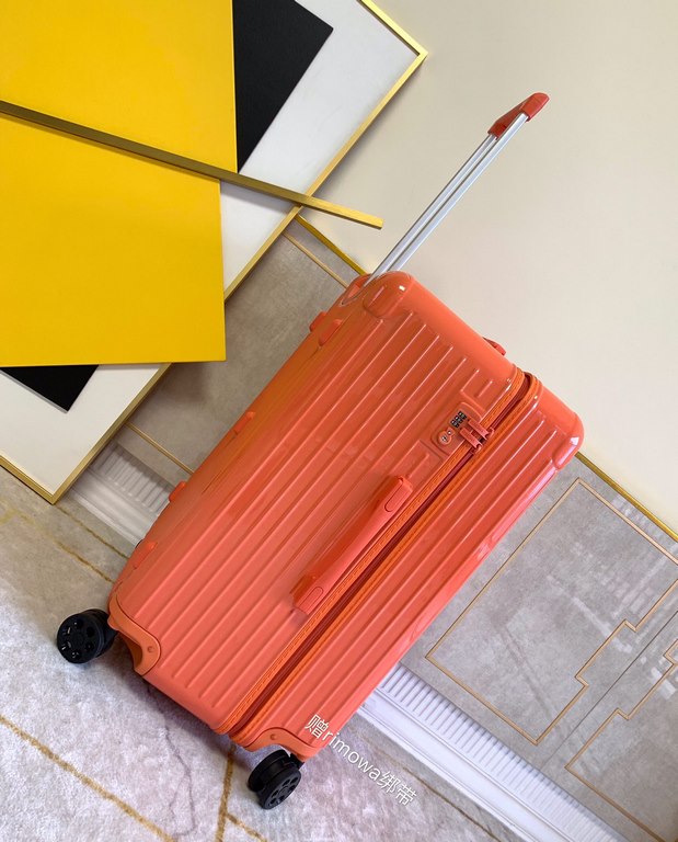 Rimowa Luggage  Luggage[PC zipper case] Must get the same high-color suitcase of Yi Yi Qianxi! New color series! Recently it is really a fire ah   meta full of Rimowa essential trunk plus series, the little name of the s