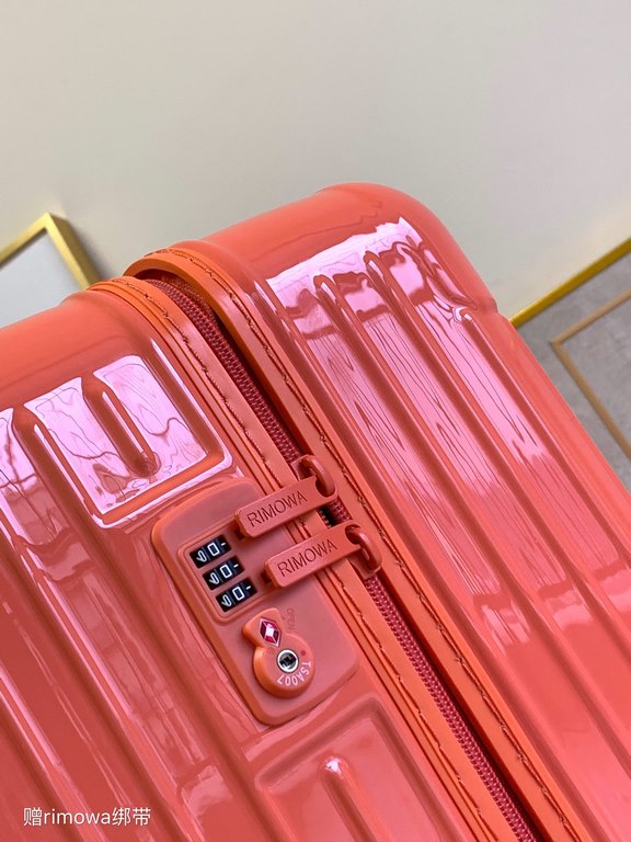 Rimowa Luggage  Luggage[PC zipper case] Must get the same high-color suitcase of Yi Yi Qianxi! New color series! Recently it is really a fire ah   meta full of Rimowa essential trunk plus series, the little name of the s