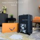 55cm King of Thieves Luffy Limited EditionCustomized signature, customized pattern availableThis season's Horizon 55cm four-wheeled suitcase is made from Damier Graphite canvas and features the new Louis Vuitton logo in 