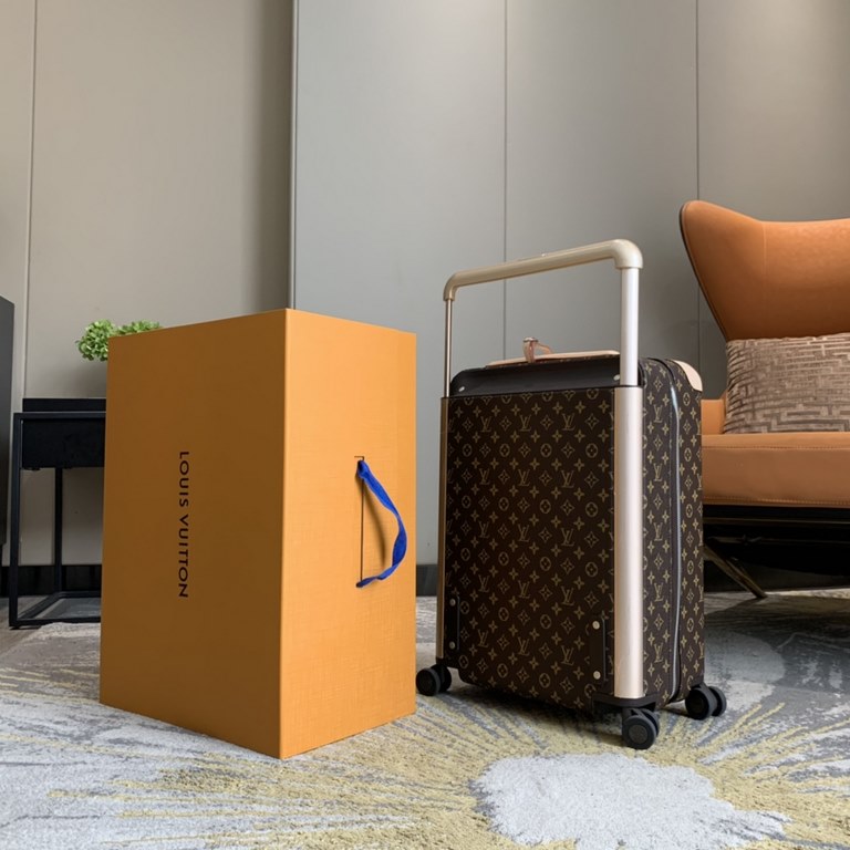 Model No. 01555cm customized limited editionSupport customized signature, can be customized to the patternThis season's Horizon 55cm four-wheeled suitcase is made from Damier Graphite canvas and printed with the new colo