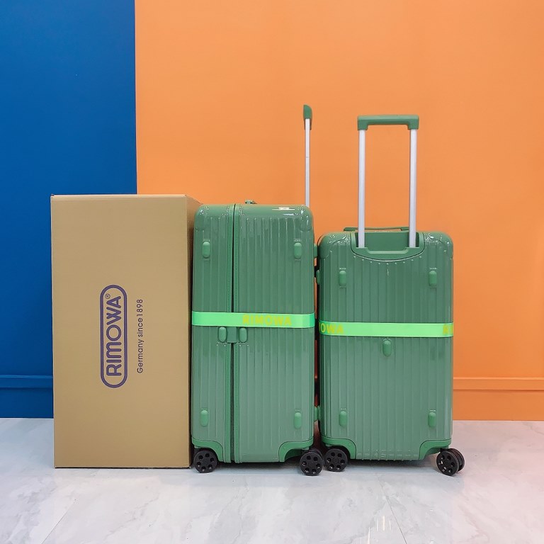 Sage green takes away the soft, neutral calm, but at the same time does not lack of high-level sense. Complimentary protective sleeve  straps, YiYi QianXi same luggage, new color series! Recently it is really on fire ah 