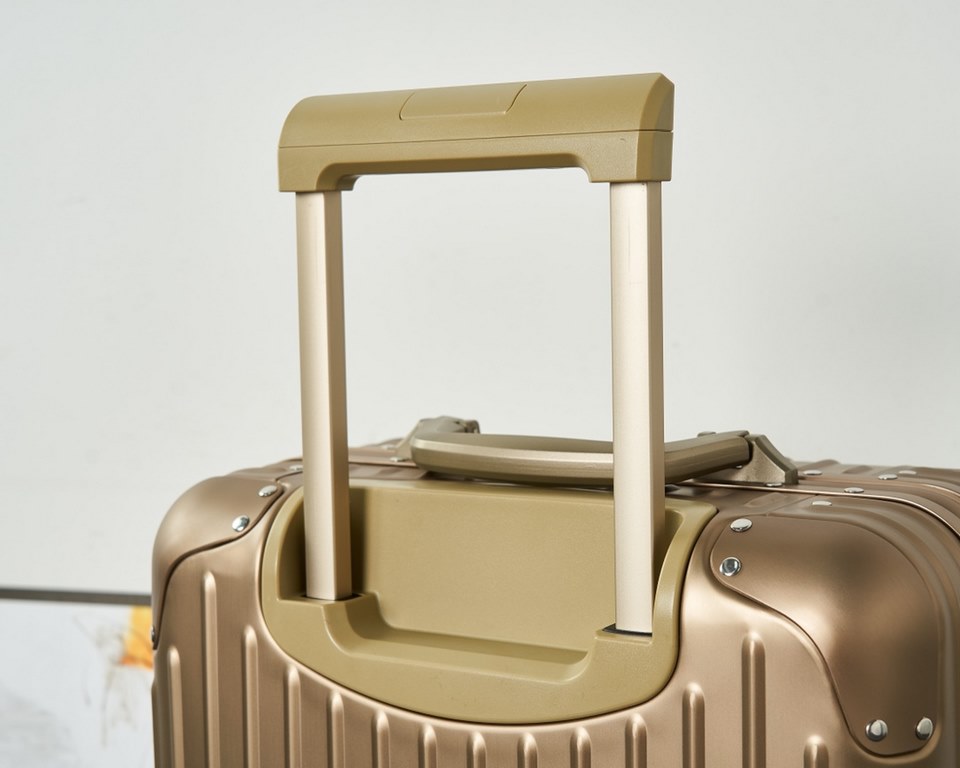 Highest Edition RIMOWA Topas Series 925 Germany(ZP special precious one can be said to be rimowa debut so far the long history of the classic series now the official website can not be bought unless specifically run abro