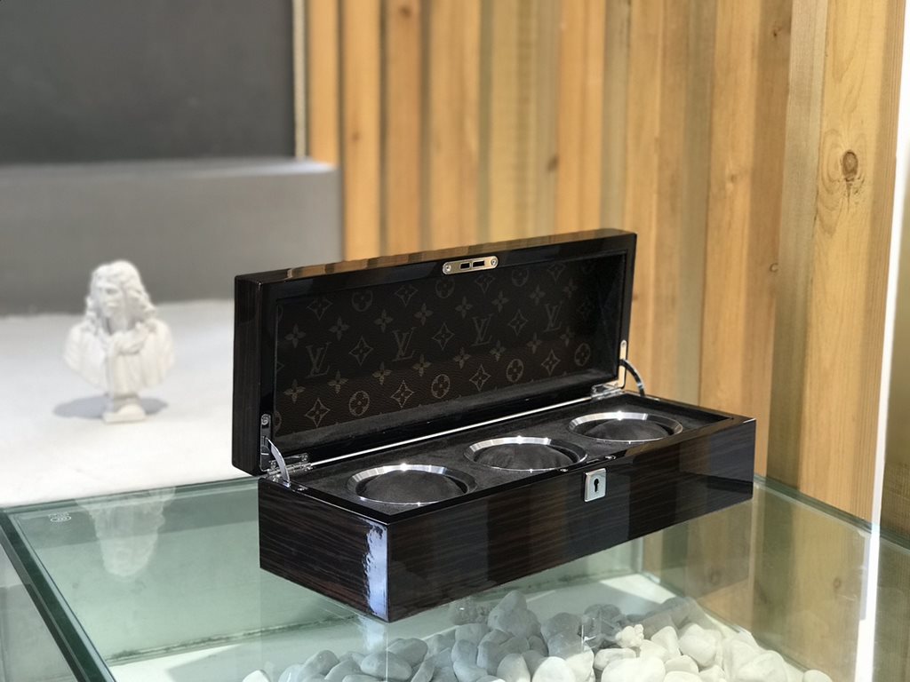 #New Product First #3 Compartment Lid Solid Wooden Watch Box Multifunctional  carefully developed and uniquely crafted.#Exclusive customized background #(Impeccable)  Size  3813.51Weight ：1.9kg