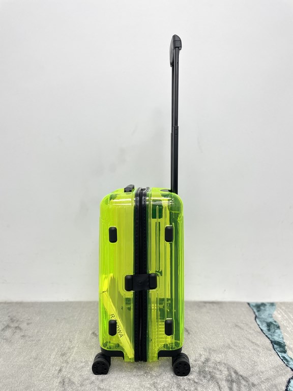 The new limited edition  RIMOWA Essential Neon  Neon series boarding box 21 inch 『 Lime Green』 out of stock!Colorful and gorgeous colors, vibrant state of adaptability pull full, inspired by the resonance of the young at