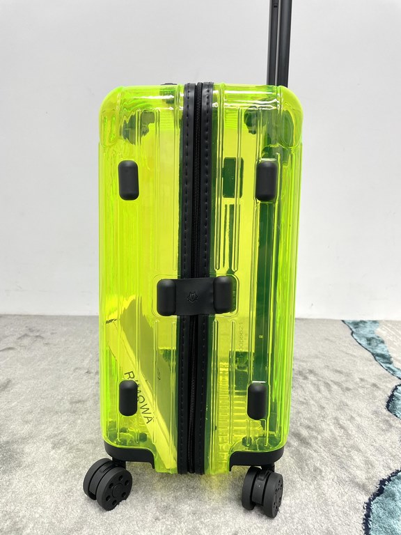 The new limited edition  RIMOWA Essential Neon  Neon series boarding box 21 inch 『 Lime Green』 out of stock!Colorful and gorgeous colors, vibrant state of adaptability pull full, inspired by the resonance of the young at