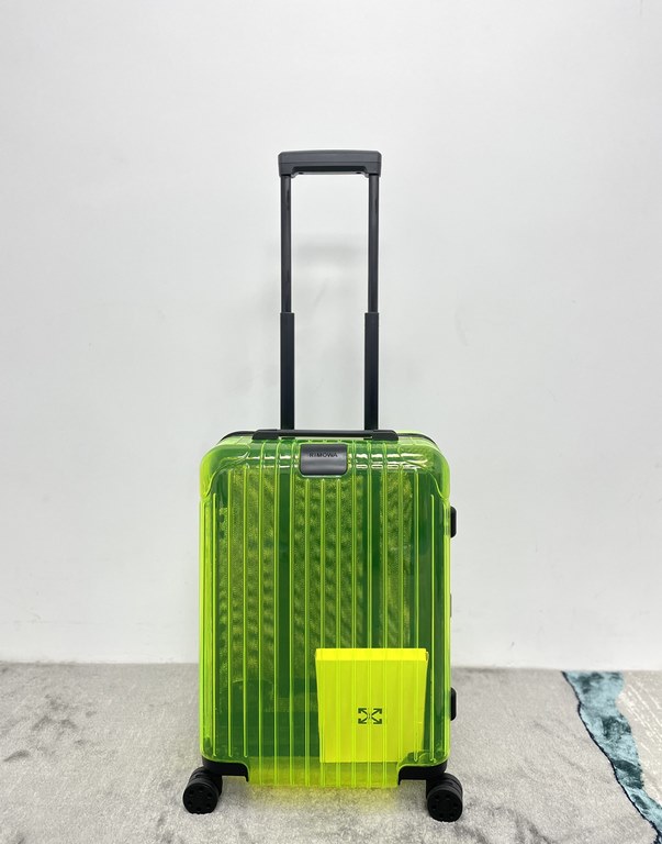 The new limited edition  RIMOWA Essential Neon  Neon series boarding box 21 inch 『 Lime Green』 out of stock!Colorful and gorgeous colors, vibrant state of adaptability pull full, inspired by the resonance of the young at