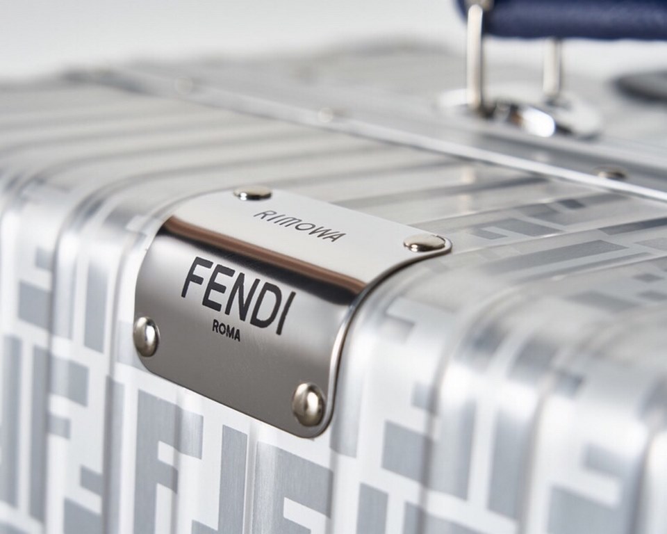 Item No. 972FD The latest counter color matching Launch of the limited edition luggage Fendi has a unique concept and fun, Zhumova fashion design durability and superb craftsmanship, the true meaning of the combination o