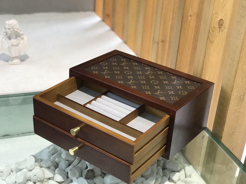 #new product first introduced #Double Lid Solid Wooden Jewelry Box Multifunctional Carefully developed and uniquely crafted.#Exclusive customized background #(Impeccable)  Size  321913.5Weight ：1.8kg