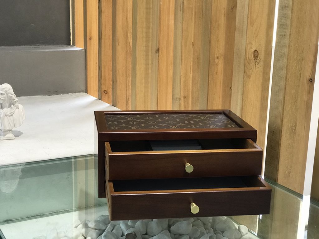 #new product first introduced #Double Lid Solid Wooden Jewelry Box Multifunctional Carefully developed and uniquely crafted.#Exclusive customized background #(Impeccable)  Size  321913.5Weight ：1.8kg