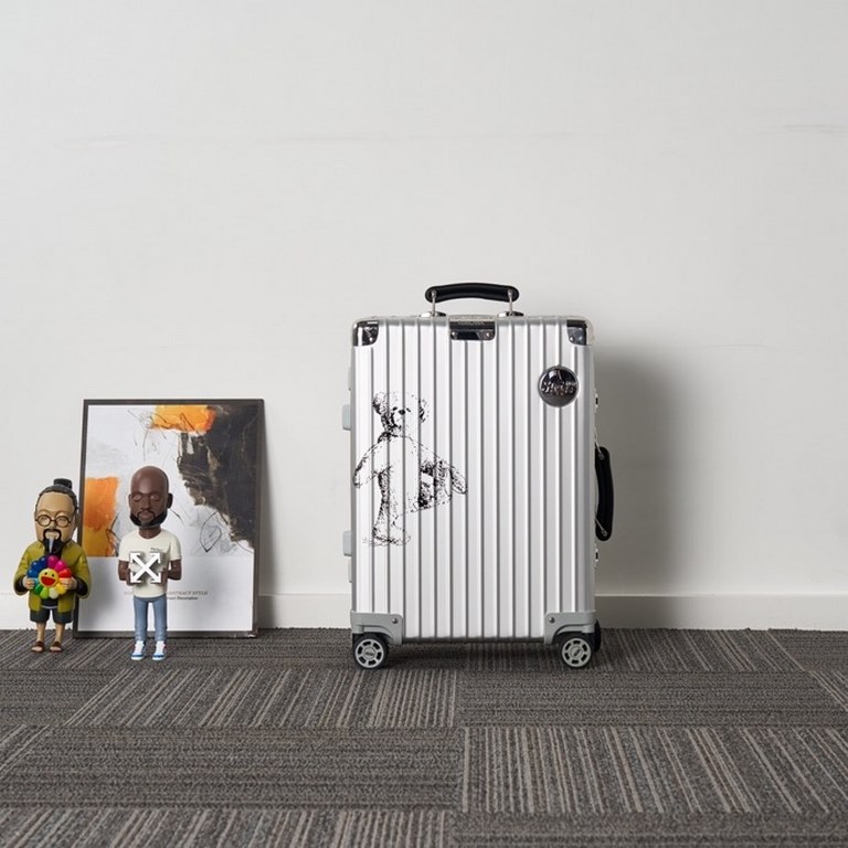 Madly in love with the Rimowa x Steiff Teddy Bear Limited Edition, the bear that teased my inner fermentation is really too cute and cuddly!   High-end plush lining, each suitcase has an exclusive teddy bear, irresistibl