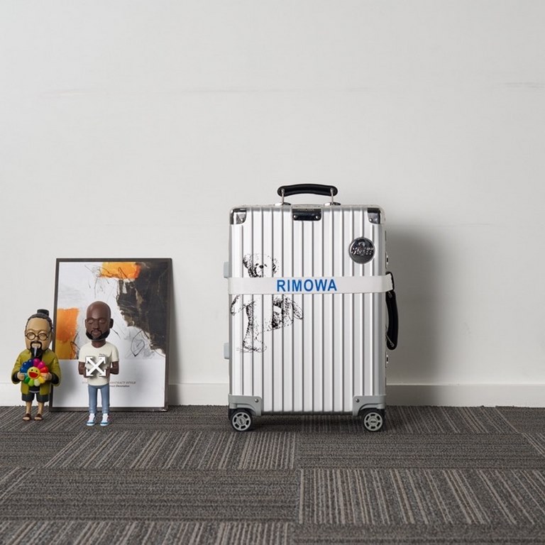 Madly in love with the Rimowa x Steiff Teddy Bear Limited Edition, the bear that teased my inner fermentation is really too cute and cuddly!   High-end plush lining, each suitcase has an exclusive teddy bear, irresistibl