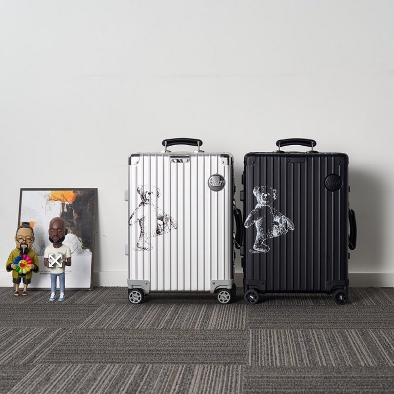 Madly in love with the Rimowa x Steiff Teddy Bear Limited Edition, the bear that teased my inner fermentation is really too cute and cuddly!   High-end plush lining, each suitcase has an exclusive teddy bear, irresistibl